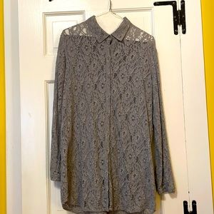 EUC Lace tunic perfect with jeans or leggings. Made by hinge. Size Medium